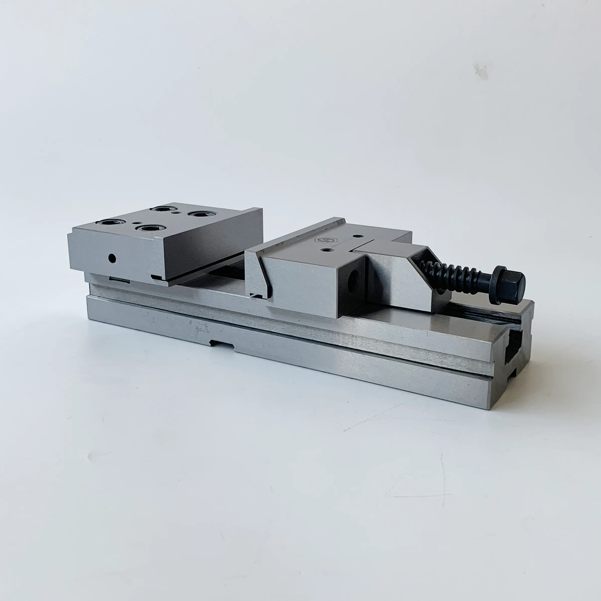 TEBAK GT100 Positioning Accuracy Consistent Accuracy GT200 GT300 GT150 Precision Modular Vises and High Parallelism 0.005mm