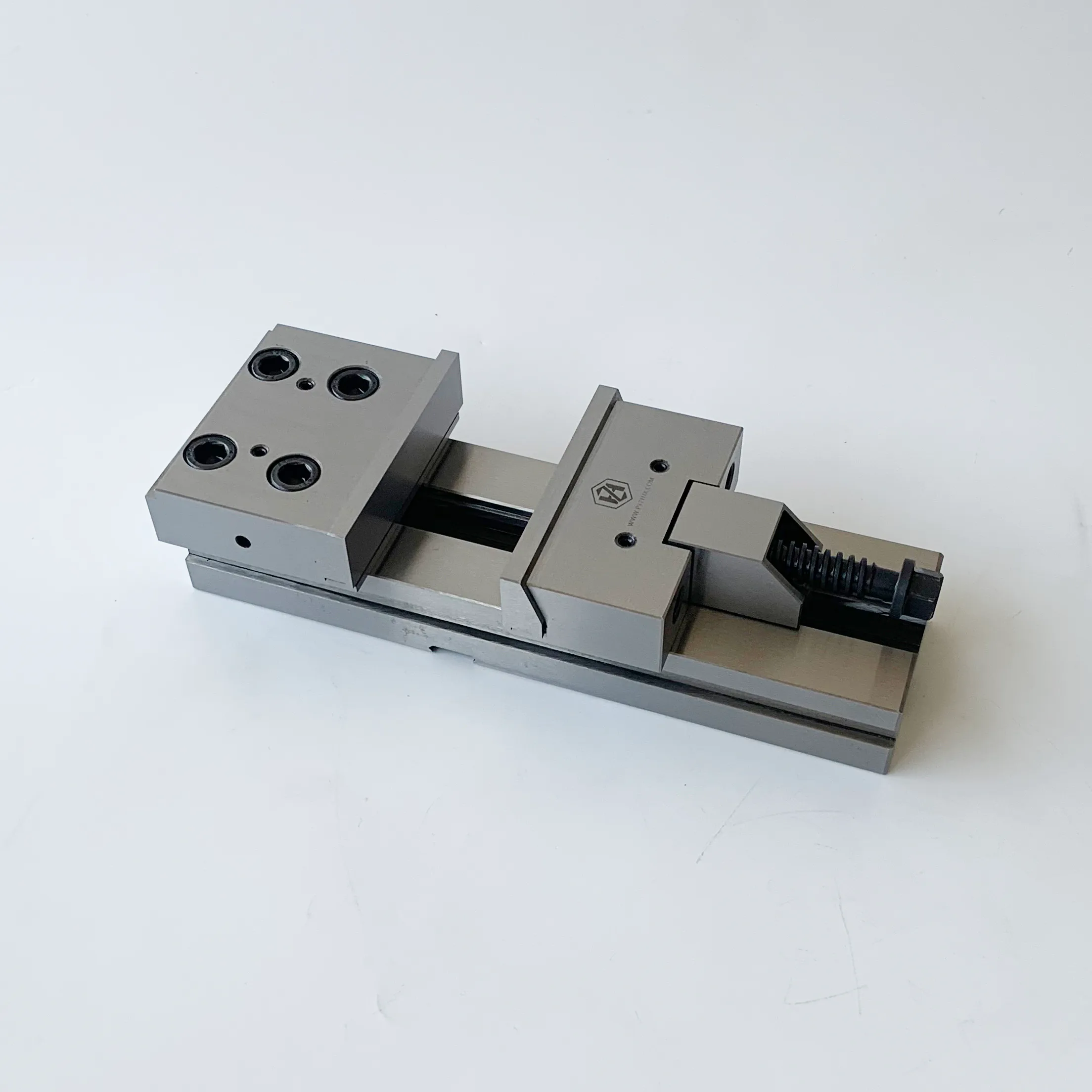 TEBAK GT100 Positioning Accuracy Consistent Accuracy GT200 GT300 GT150 Precision Modular Vises and High Parallelism 0.005mm view 4