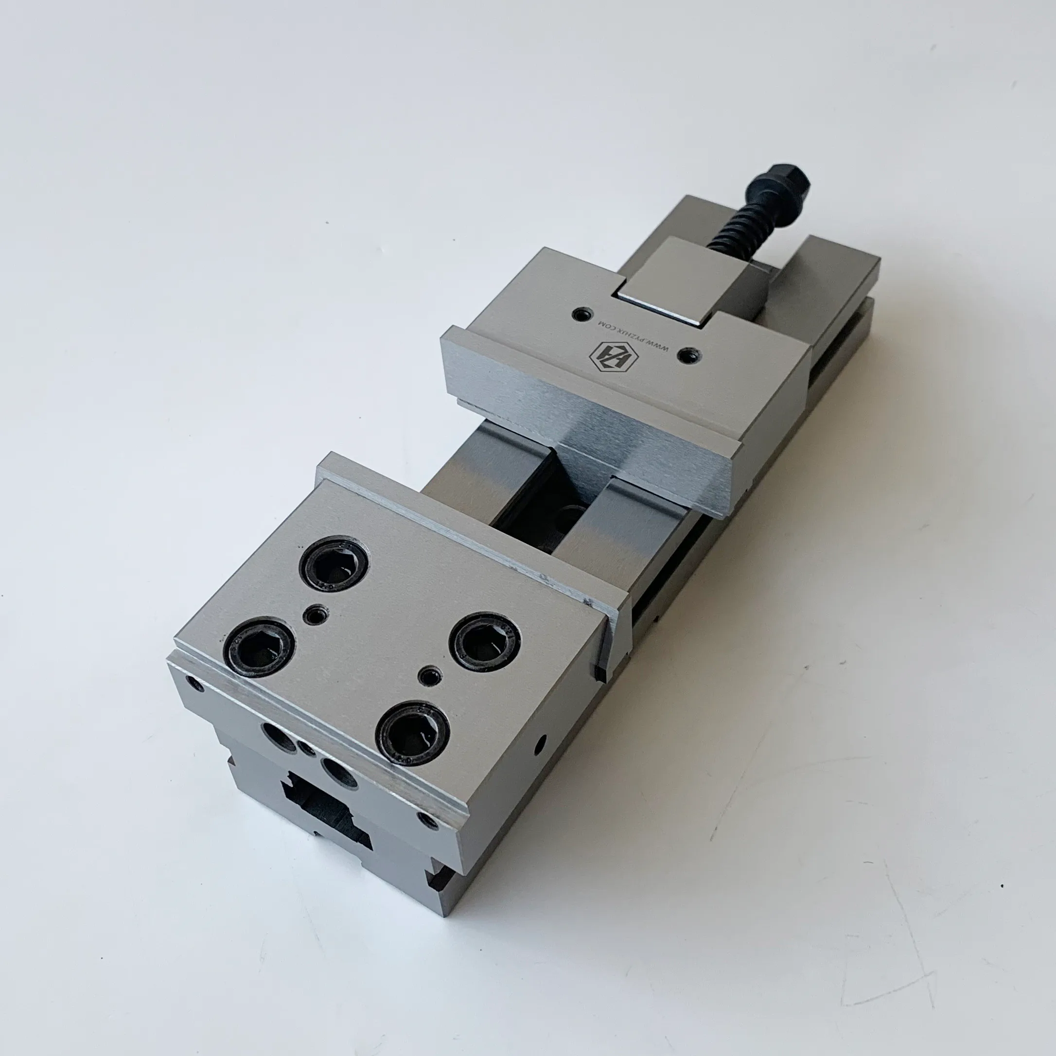 TEBAK GT100 Positioning Accuracy Consistent Accuracy GT200 GT300 GT150 Precision Modular Vises and High Parallelism 0.005mm view 5